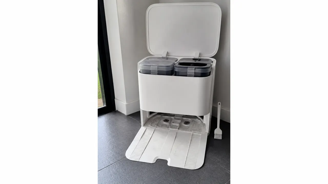 Station de robot aspirateur ouverte pour l'entretien
